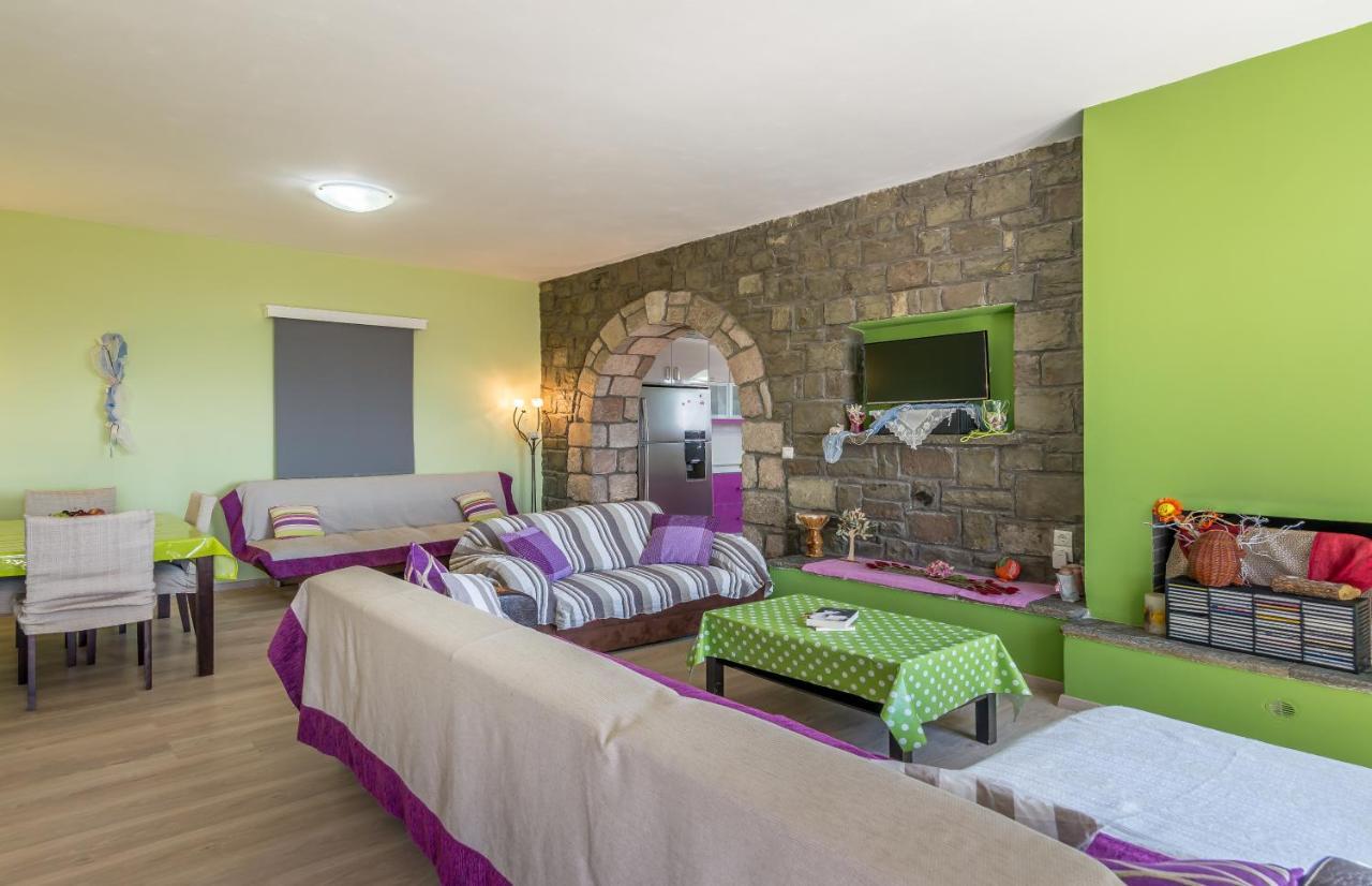 Holiday home Stone House Yiota *